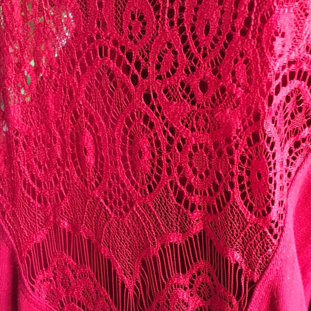 💕TORRID Magenta Cold Shoulder Top With Lace Sleeves💕 - Picture 3 of 4